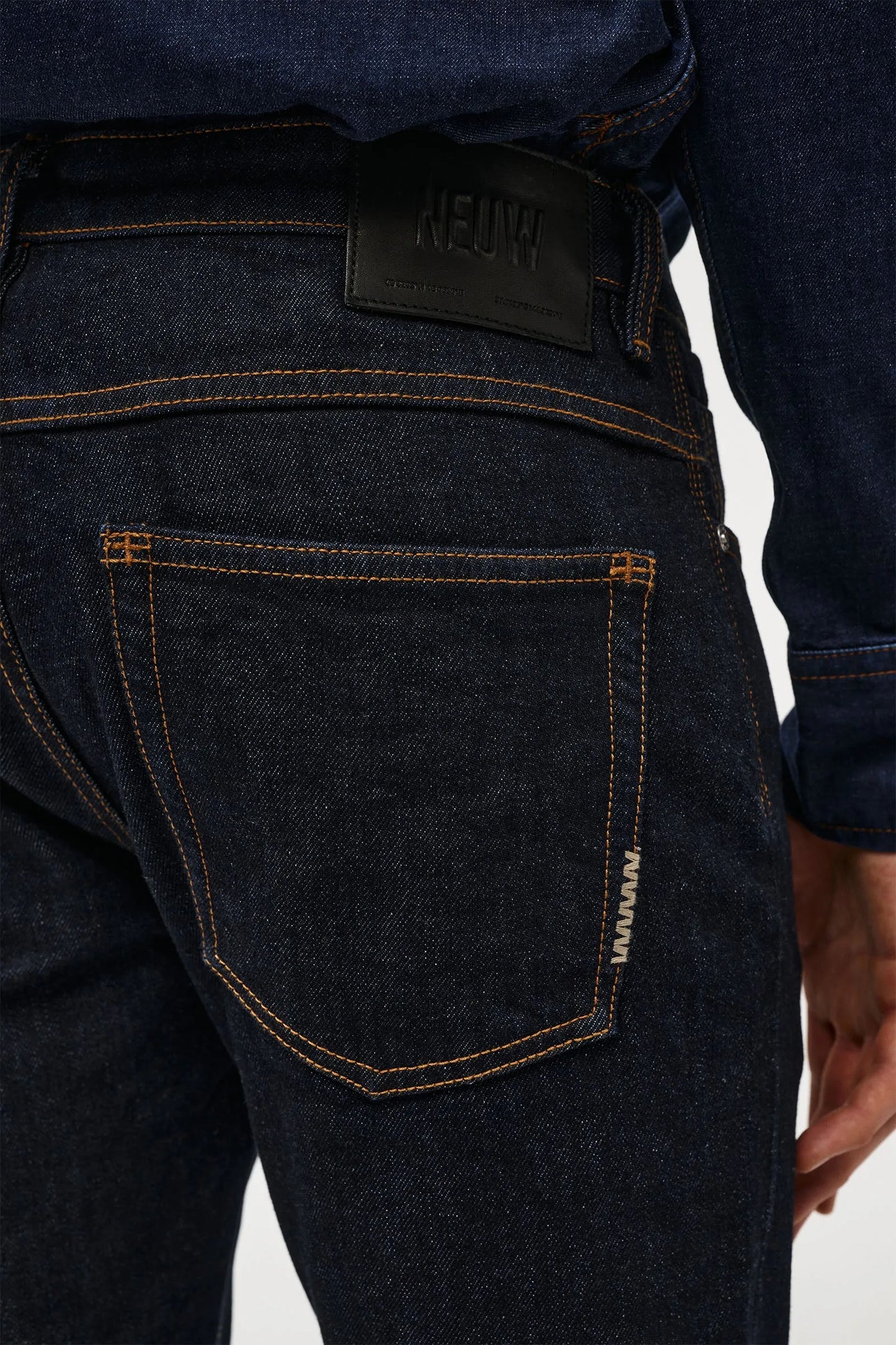 Neuw Lou Straight Crudo