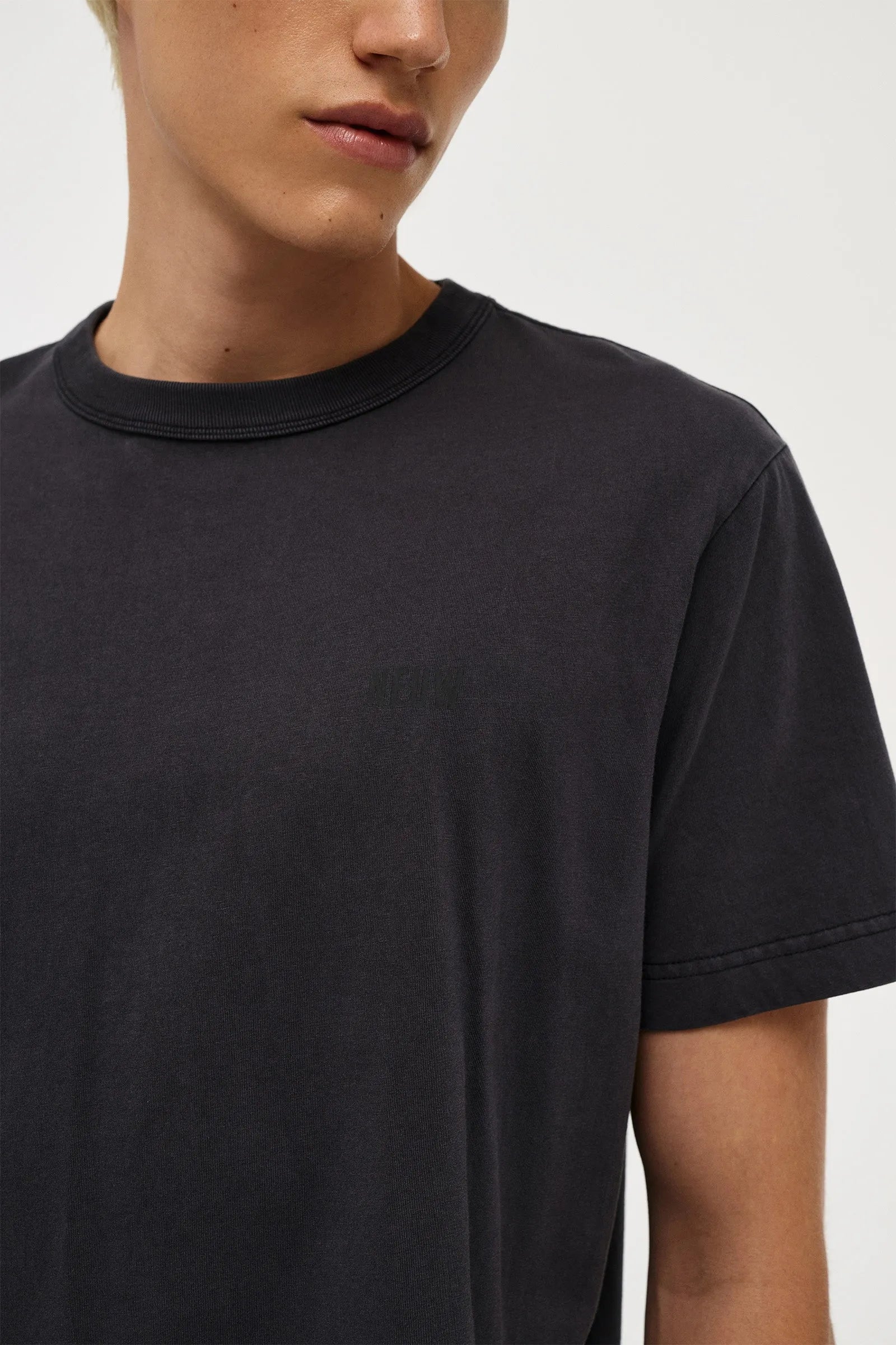 Neuw Wordmark Tee Washed Black - Mojo Independent Store