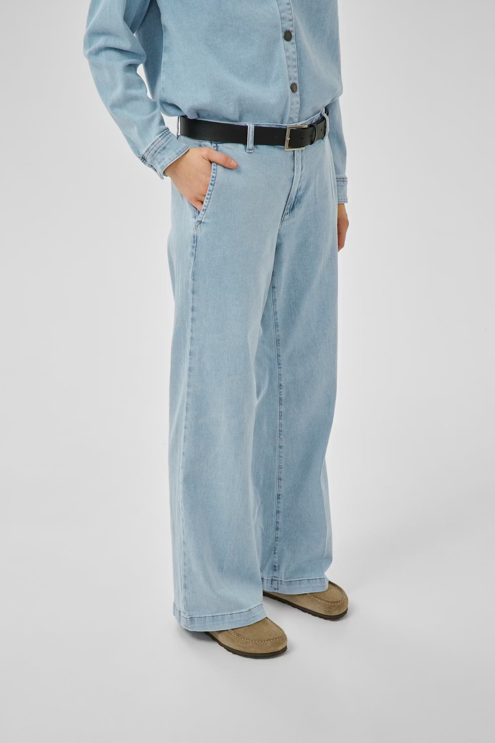 My Essential Wardrobe The Lara 115 Pant Light Blue Wash - Mojo Independent Store