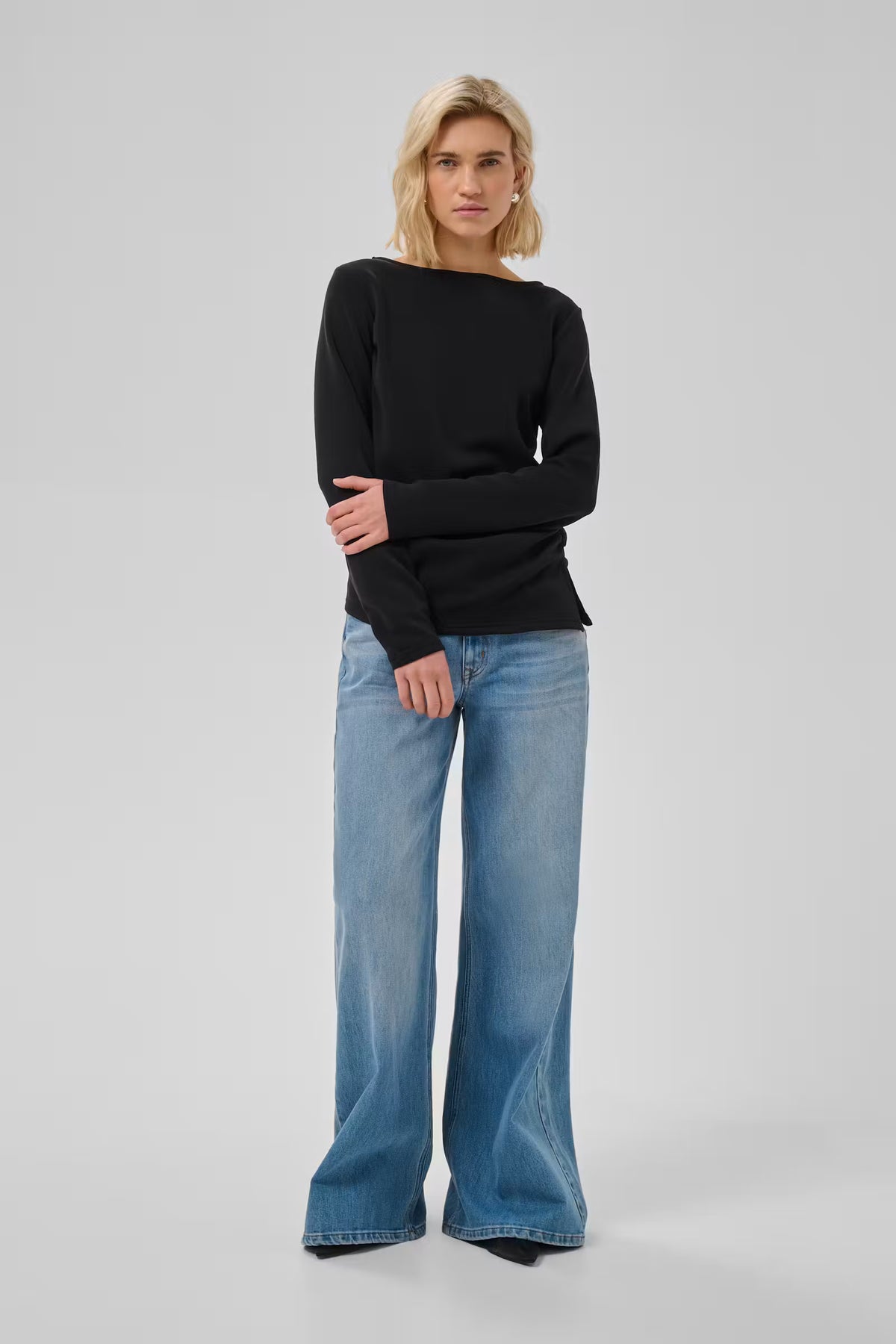 My Essential Wardrobe Helle Asymetric Bluse Black