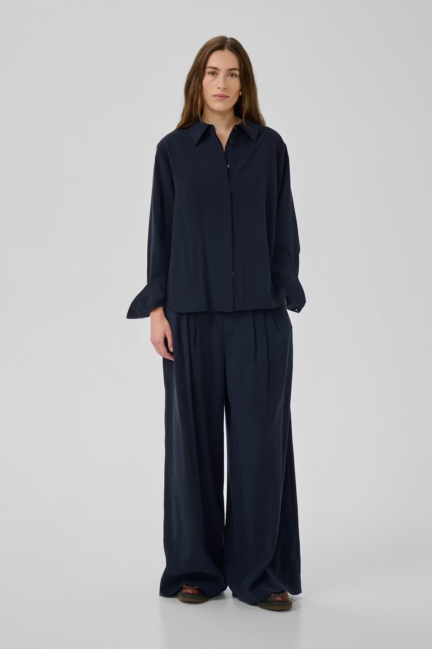 My Essential Wardrobe Mindy Shirt Dark Sapphire - Mojo Independent Store