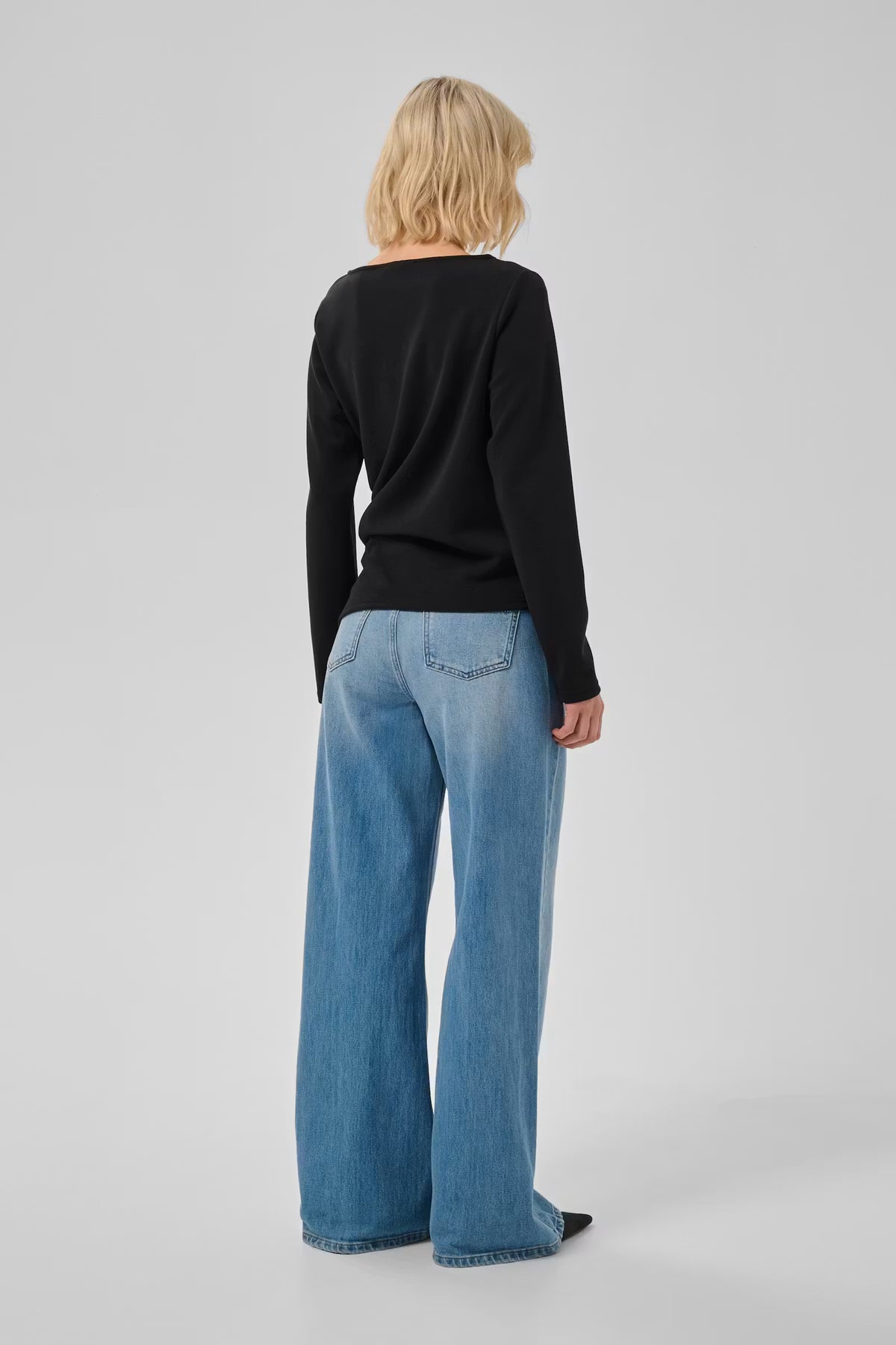 My Essential Wardrobe Helle Asymetric Bluse Black