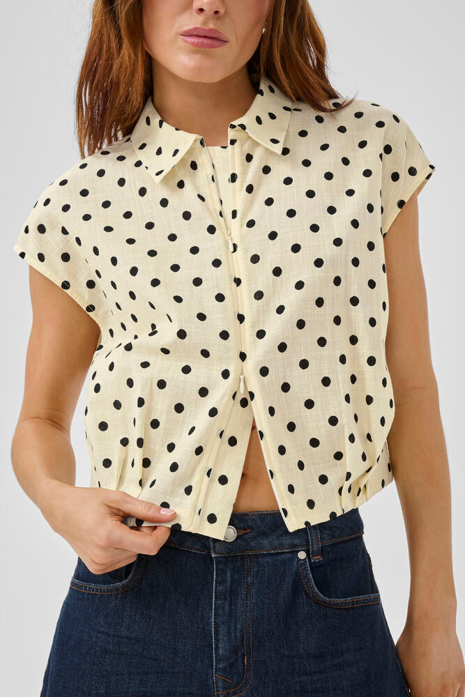 My Essential Wardrobe Nada Short Shirt Lemon Icing with dots - Mojo Independent Store