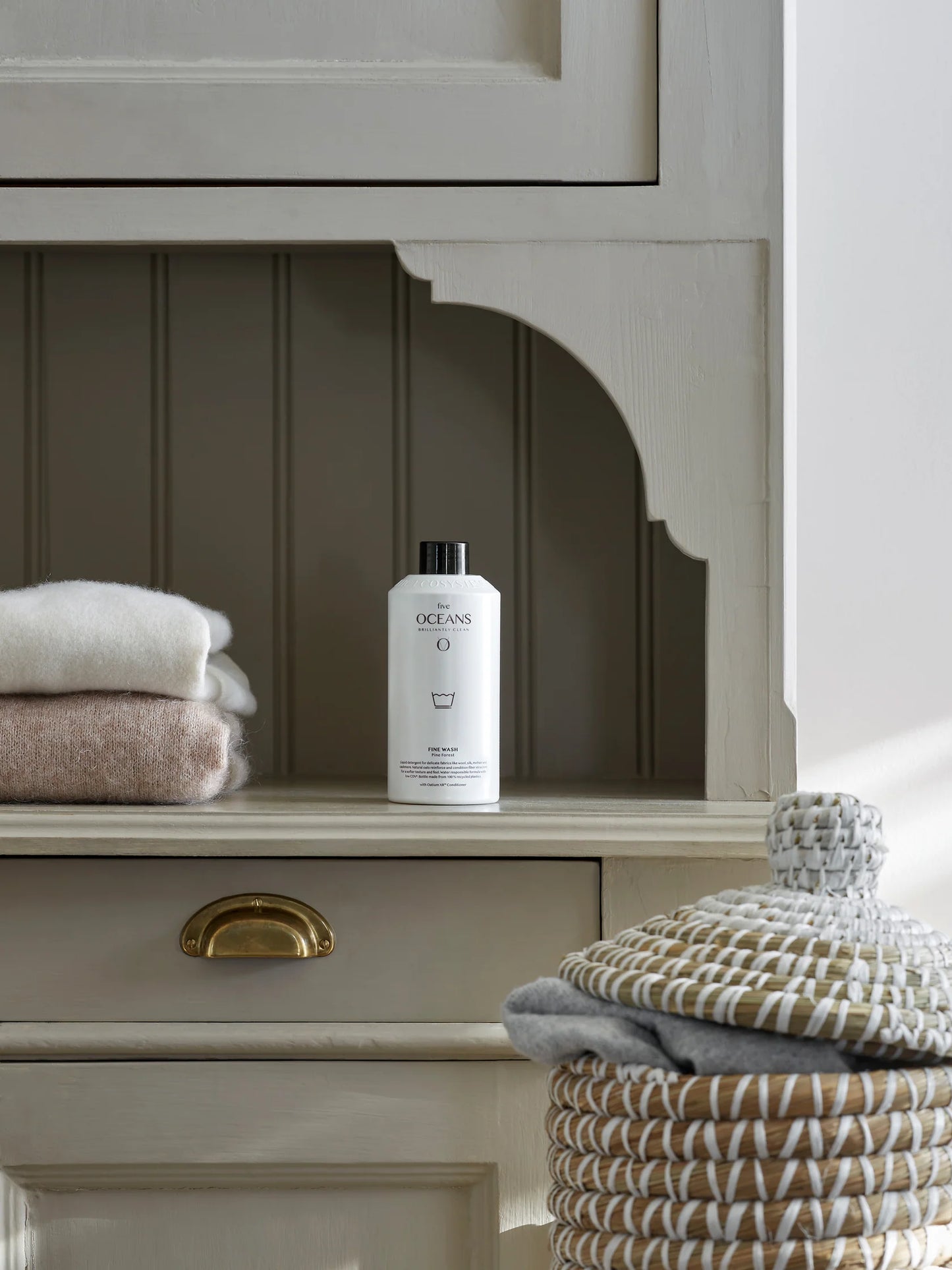 Five Oceans Color Wash