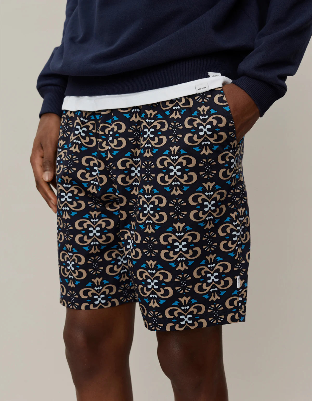 Les Deux Hendrix AOP Shorts Dark Navy/Dark Sand