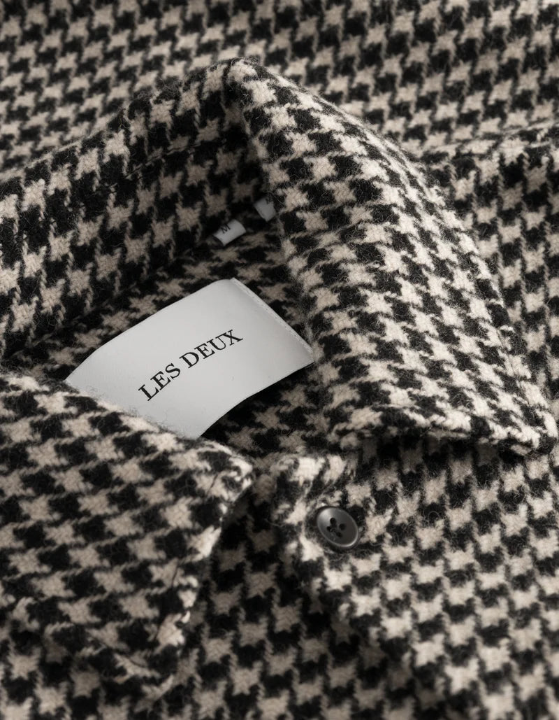 Les Deux Milian Houndstooth Overshirt Light Desert Sand/Black